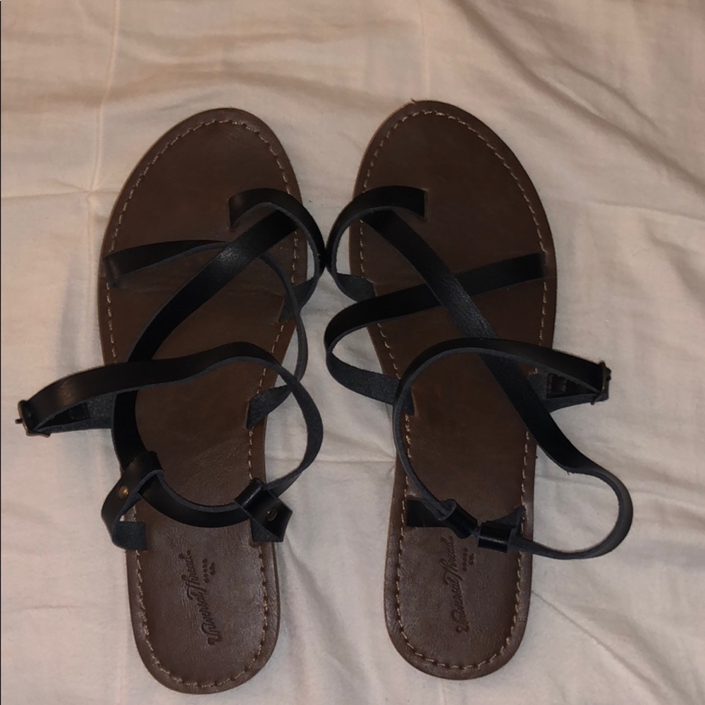 black strappy sandals